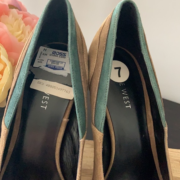 New Nine West Suede Color Block Heels - Picture 6 of 7